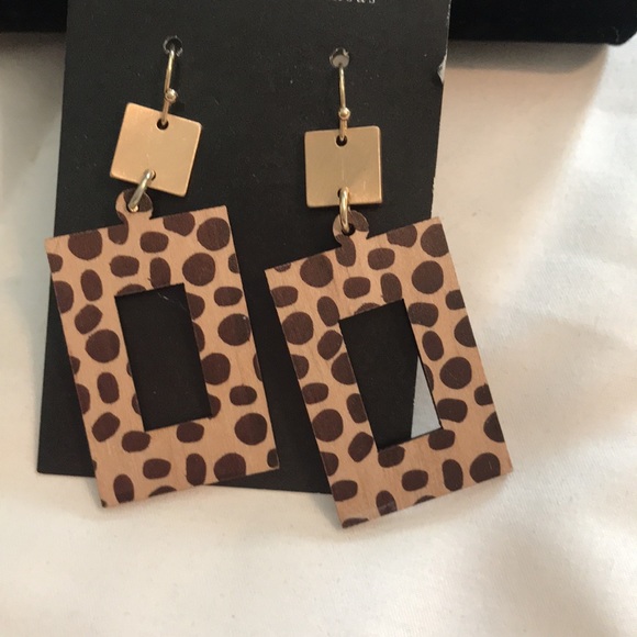 Earrings - Picture 3 of 3
